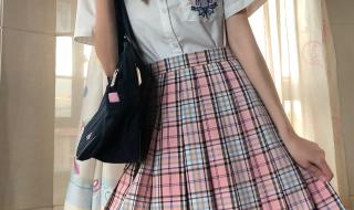 抖音很火的蓝色校服的女孩