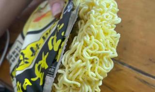 方便面面饼中有活体蚂蚁_